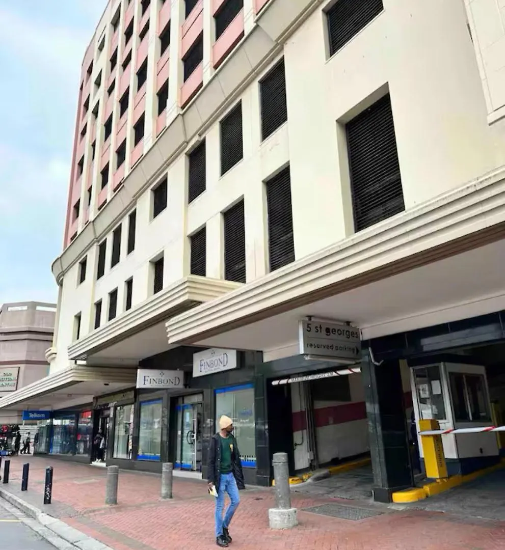 Spacious High-End Modern Loft In The City Centre Cape Town, Western Cape Listed